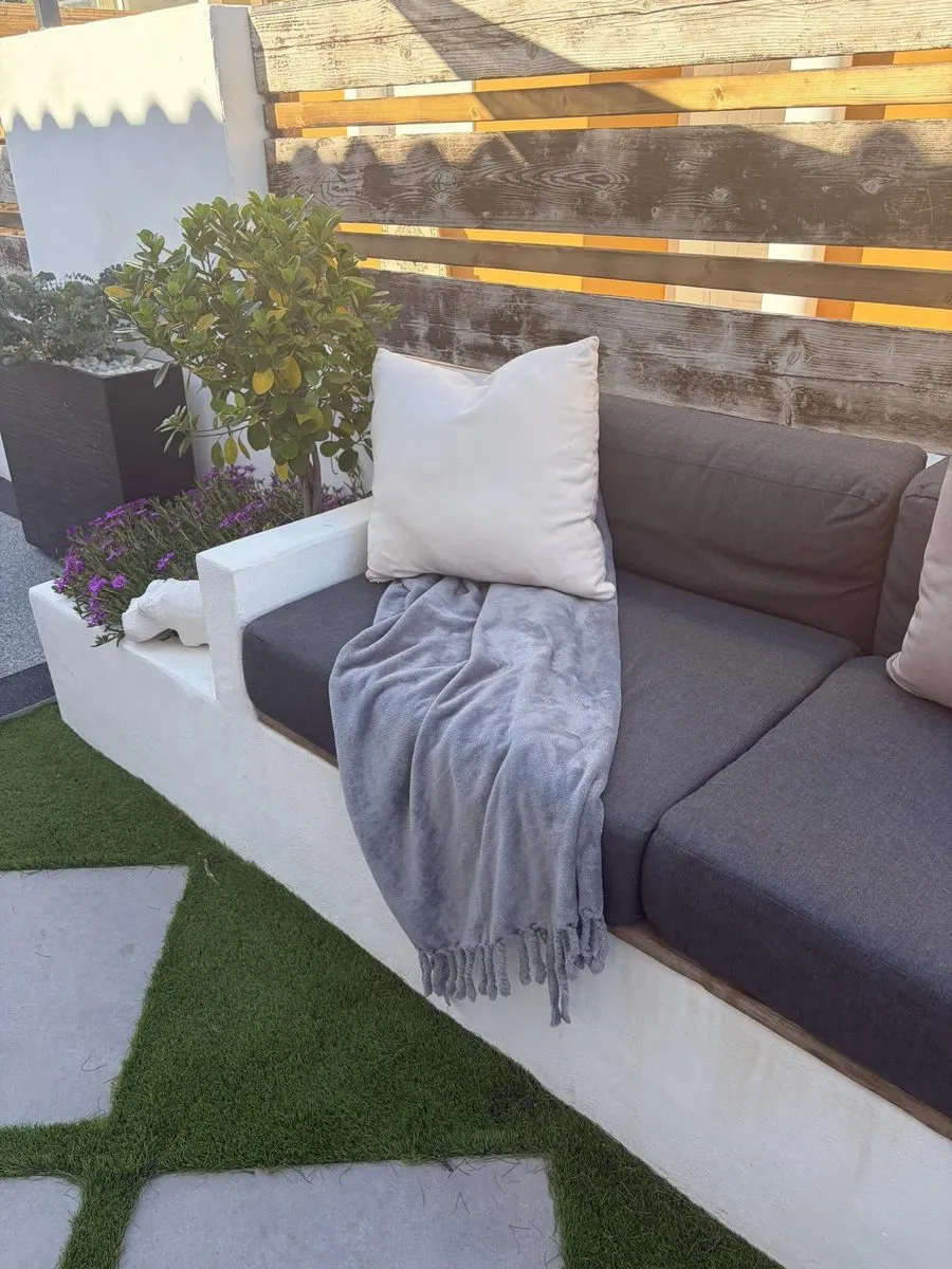 Built-in outdoor sofa with made-to-measure charcoal cushions on a Jávea terrace
